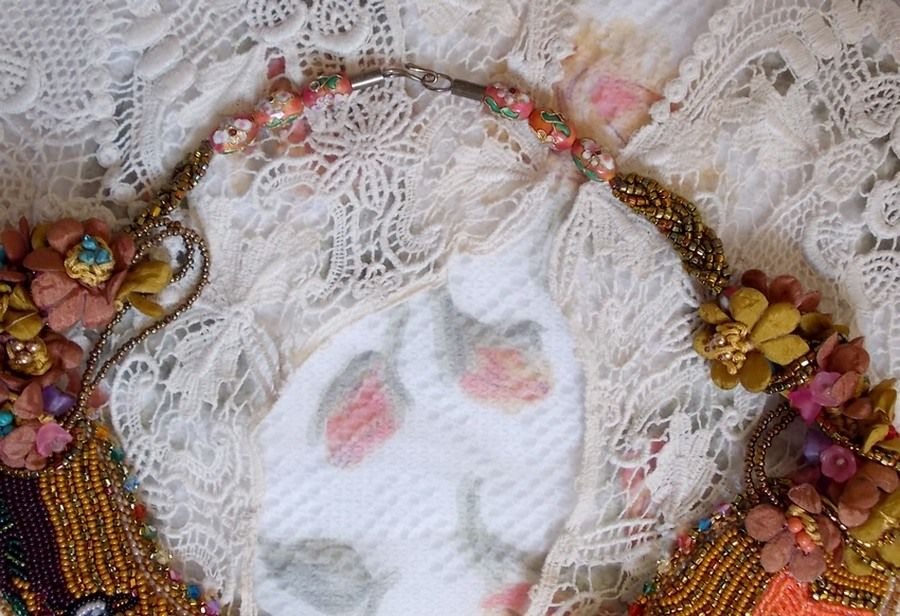 Colar exótico Envolvente bordado com renda, pérolas de gema, várias pérolas de qualidade muito bonita em estilo Haute-Couture