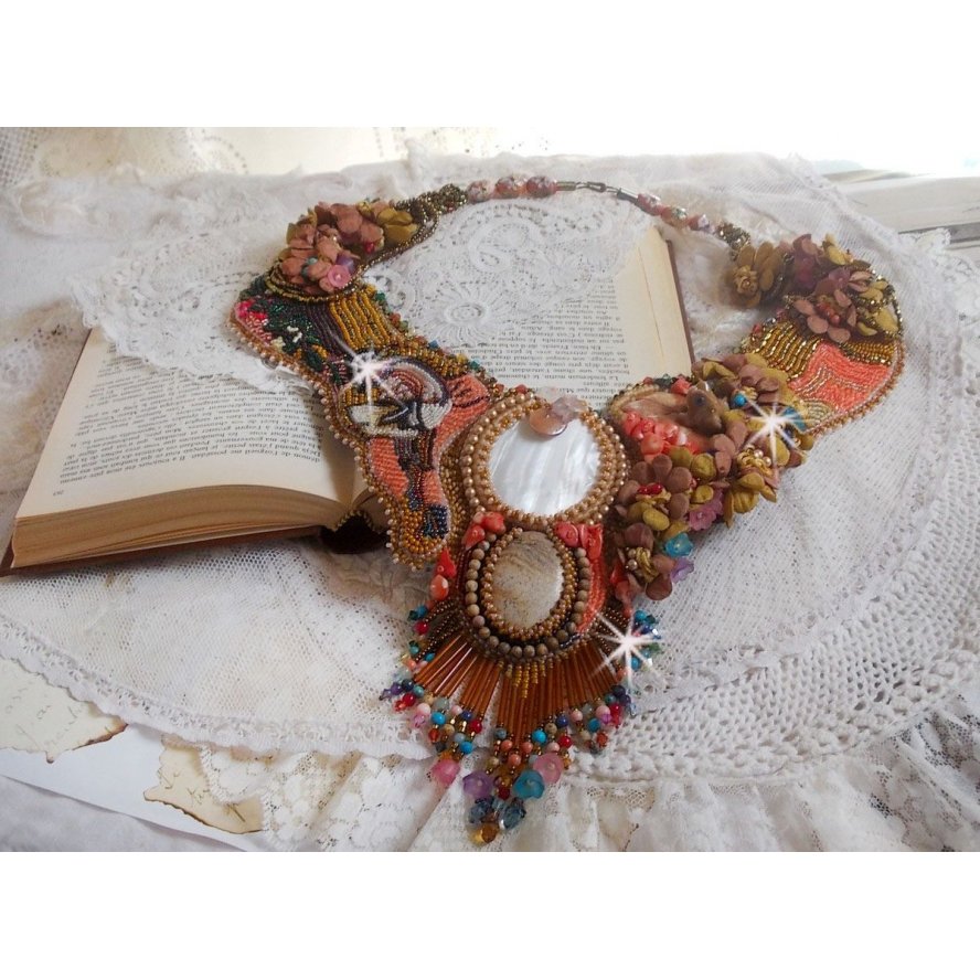 Colar exótico Envolvente bordado com renda, pérolas de gema, várias pérolas de qualidade muito bonita em estilo Haute-Couture