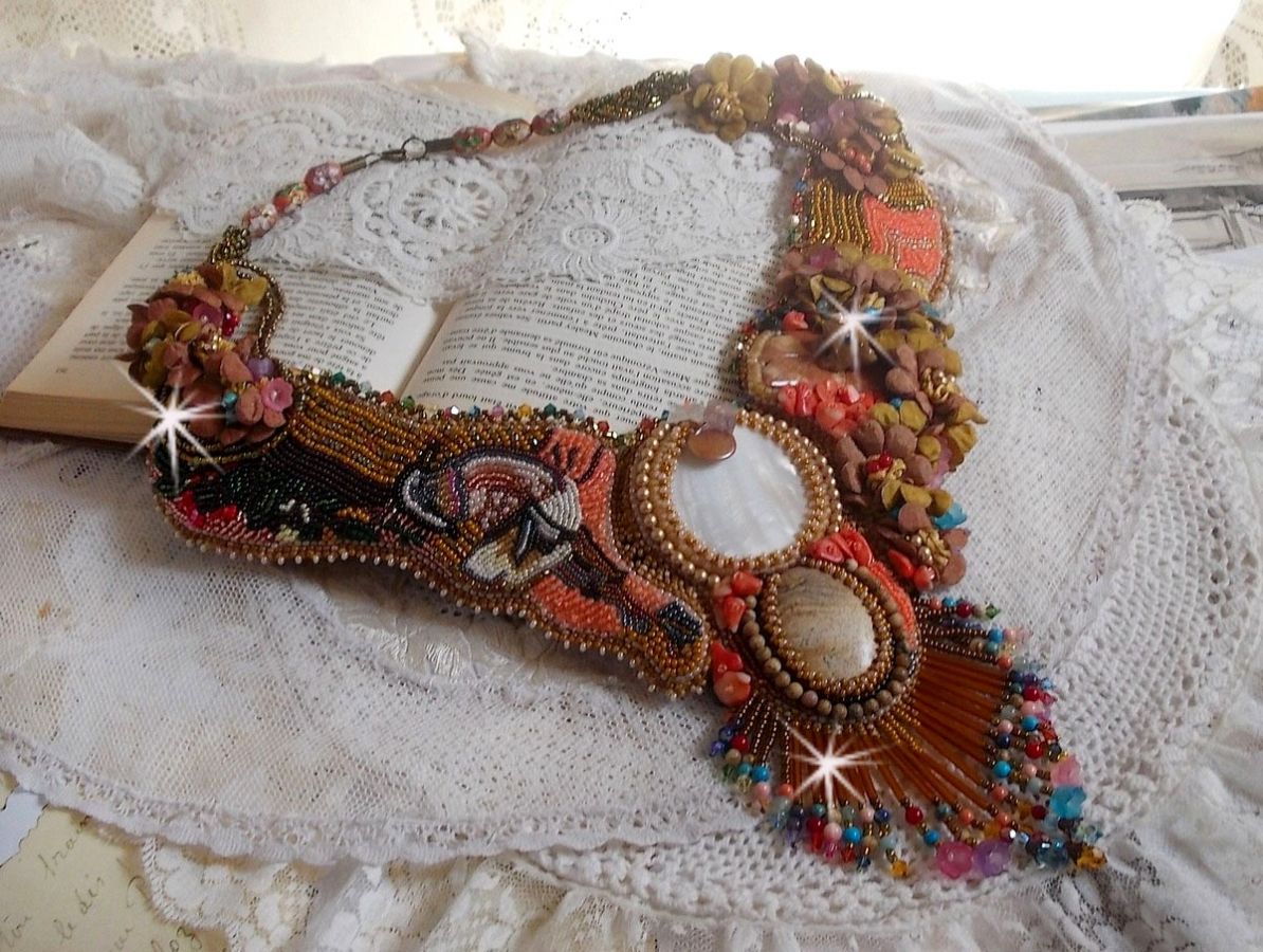 Colar exótico Envolvente bordado com renda, pérolas de gema, várias pérolas de qualidade muito bonita em estilo Haute-Couture