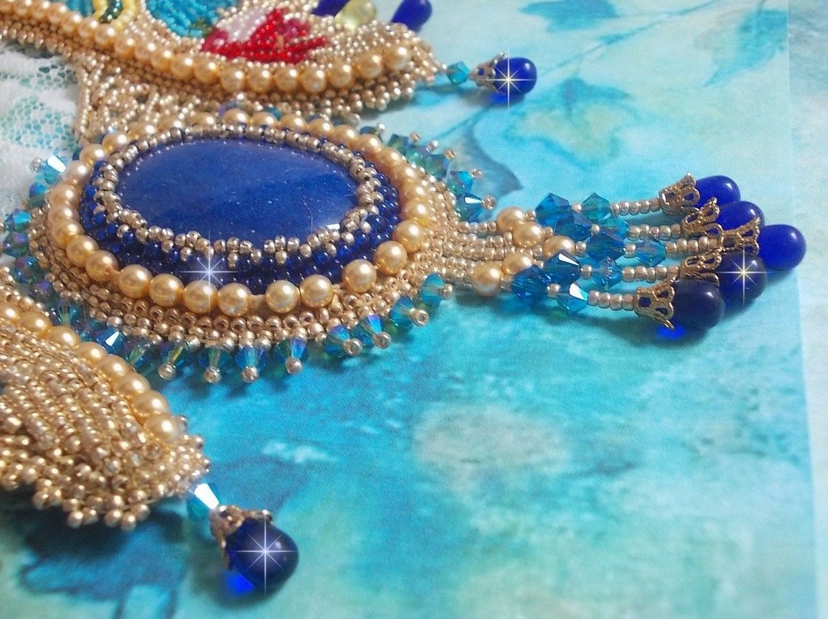 Colar Haute-Couture Blue Gold Butterfly Colar bordado com pedras preciosas, cristais, contas de vidro e contas de sementes