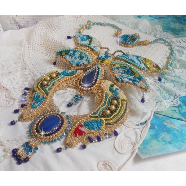 Colar Haute-Couture Blue Gold Butterfly Colar bordado com pedras preciosas, cristais, contas de vidro e contas de sementes