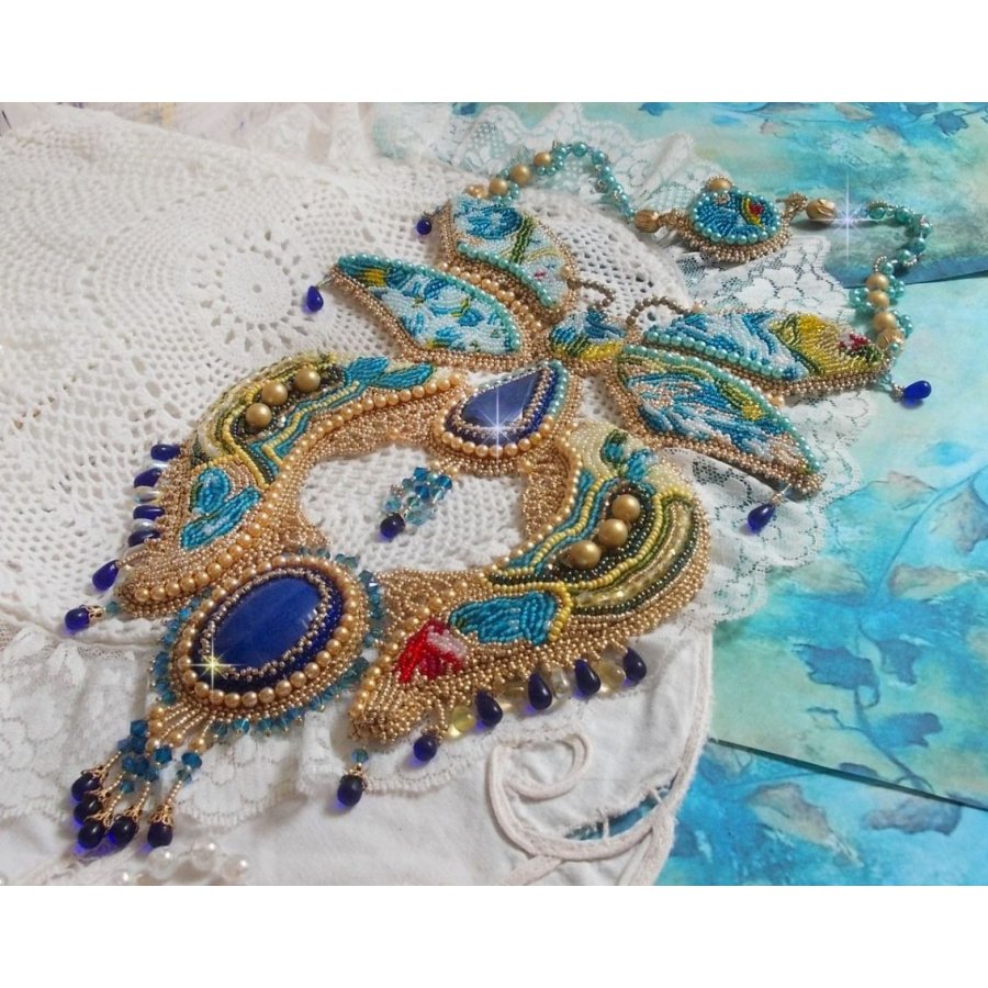 Colar Haute-Couture Blue Gold Butterfly Colar bordado com pedras preciosas, cristais, contas de vidro e contas de sementes