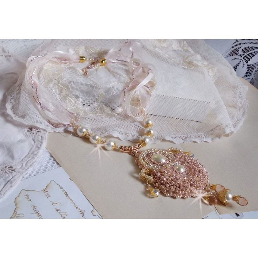 Colar Poudre de Riz bordado com cristais Swarovski, acessórios folheados a ouro, contas de pérolas e contas de sementes