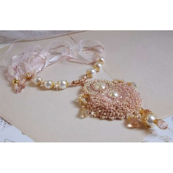 Colar Poudre de Riz bordado com cristais Swarovski, acessórios folheados a ouro, contas de pérolas e contas de sementes