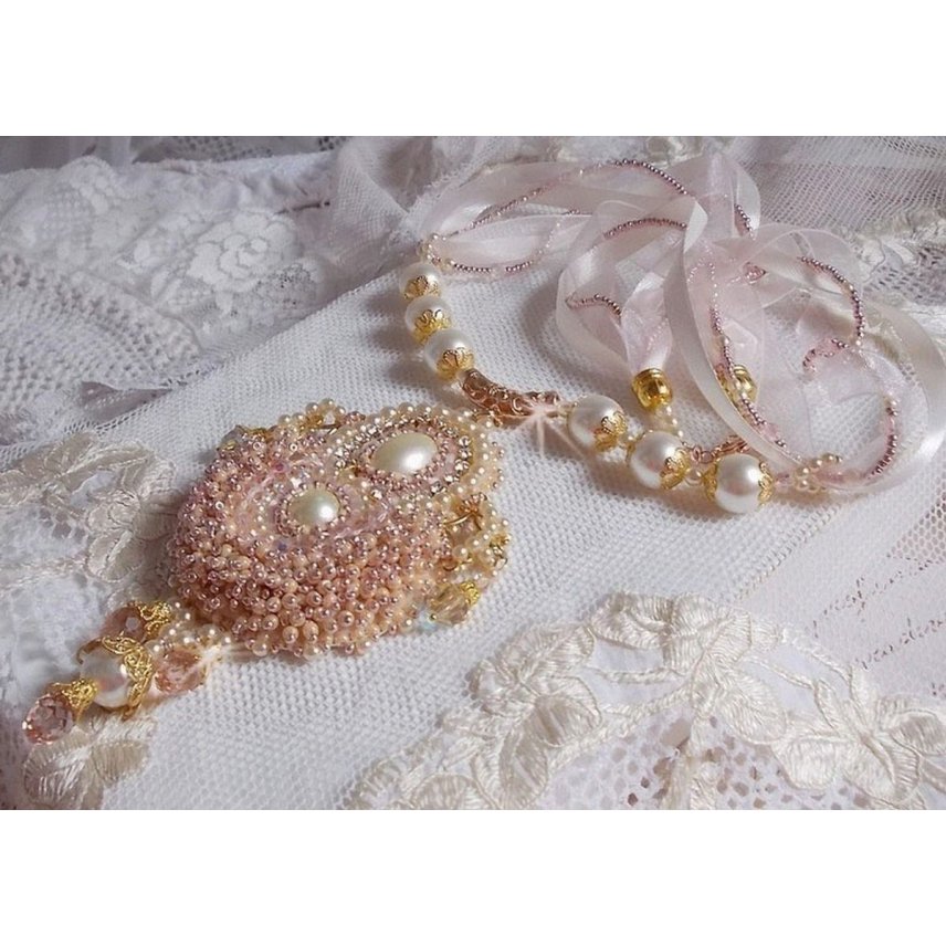 Colar Poudre de Riz bordado com cristais Swarovski, acessórios folheados a ouro, contas de pérolas e contas de sementes
