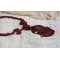 Colar Rubby One bordado com cristais Swarovski e um cabochon de cerâmica
