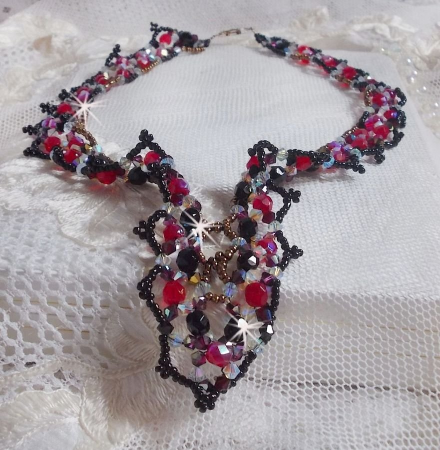Colar de rubi e preto com facetas de cristal Swarovski e fiadeiras
