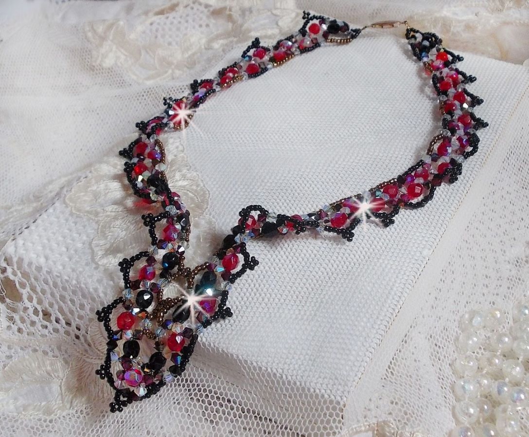 Colar de rubi e preto com facetas de cristal Swarovski e fiadeiras