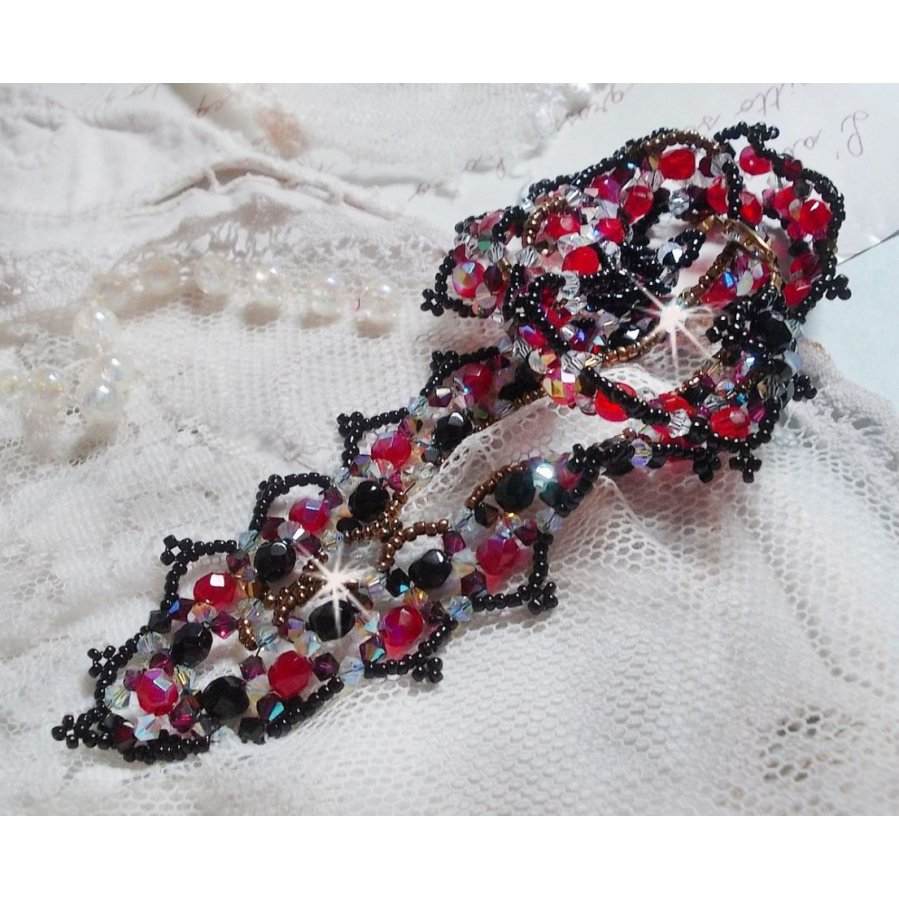 Colar de rubi e preto com facetas de cristal Swarovski e fiadeiras