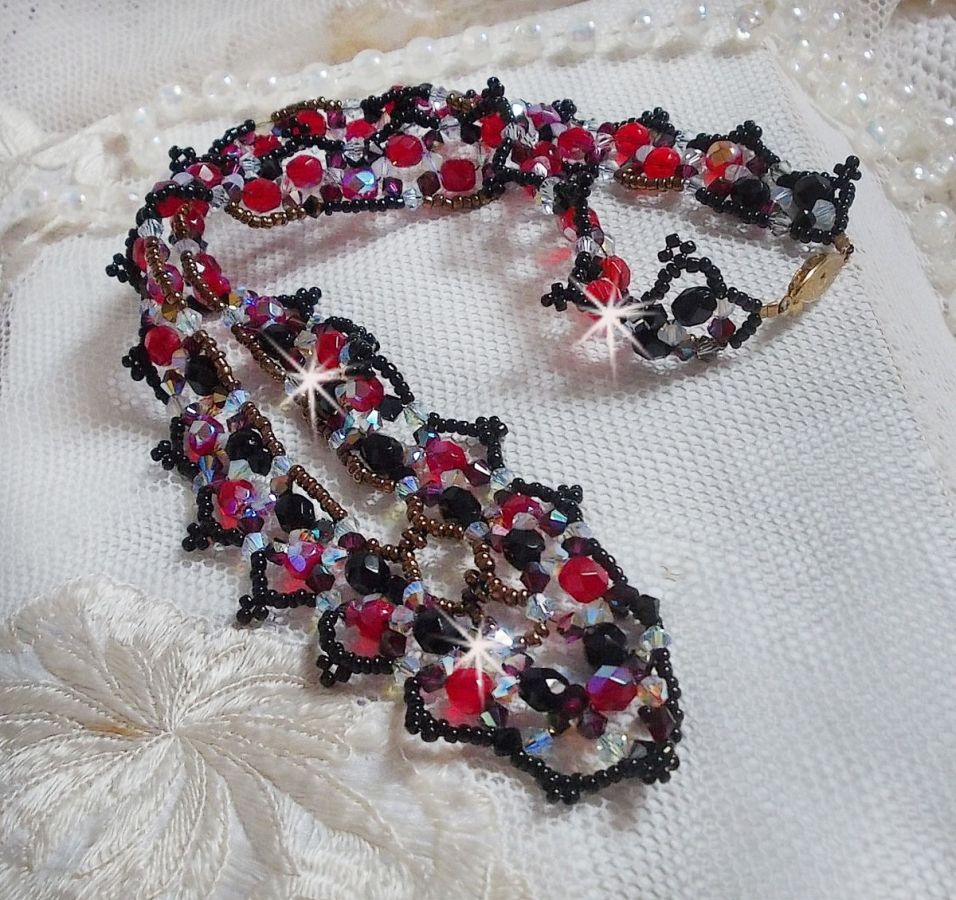 Colar de rubi e preto com facetas de cristal Swarovski e fiadeiras