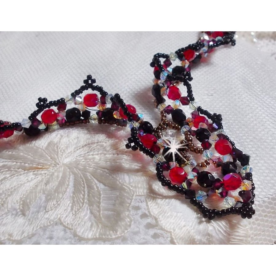 Colar de rubi e preto com facetas de cristal Swarovski e fiadeiras