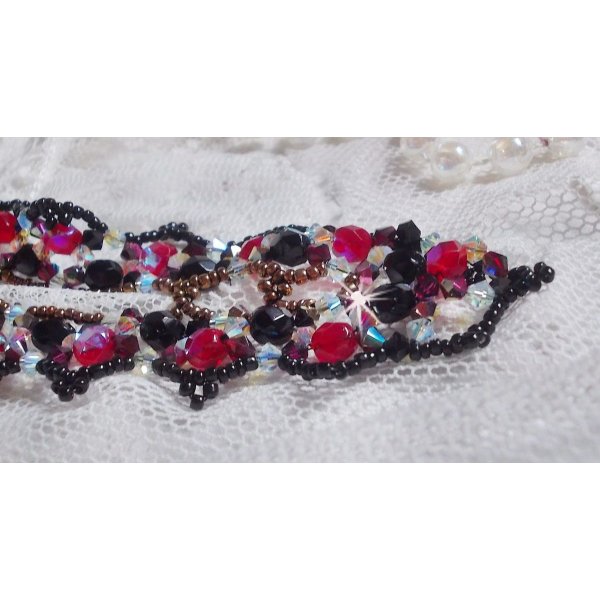 Colar de rubi e preto com facetas de cristal Swarovski e fiadeiras