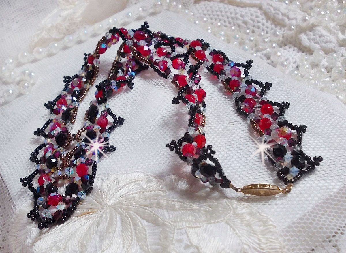 Colar de rubi e preto com facetas de cristal Swarovski e fiadeiras