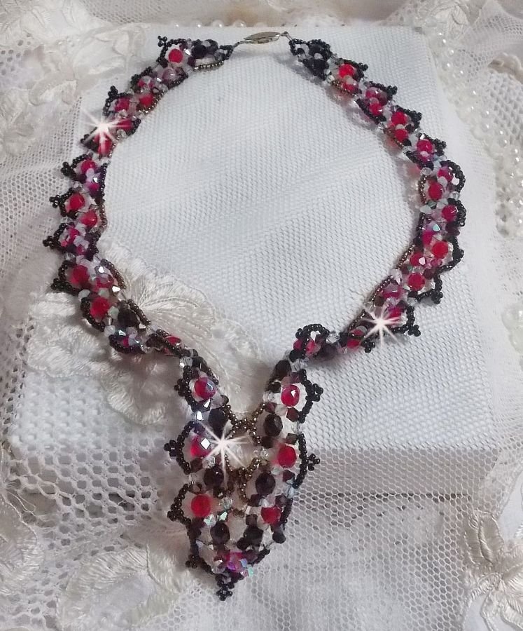 Colar de rubi e preto com facetas de cristal Swarovski e fiadeiras