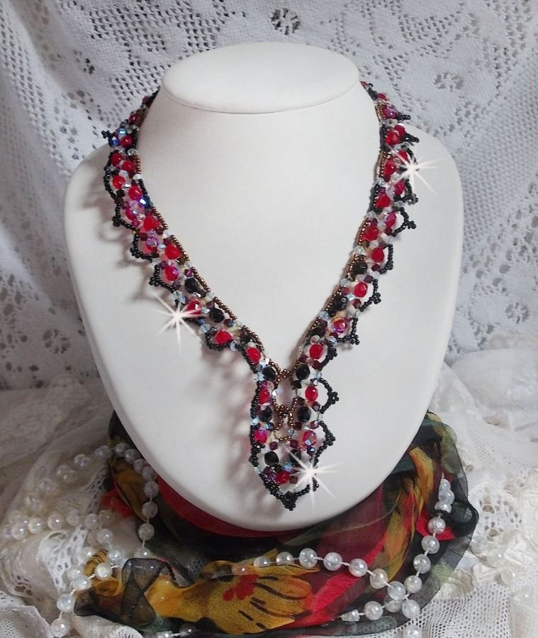 Colar de rubi e preto com facetas de cristal Swarovski e fiadeiras