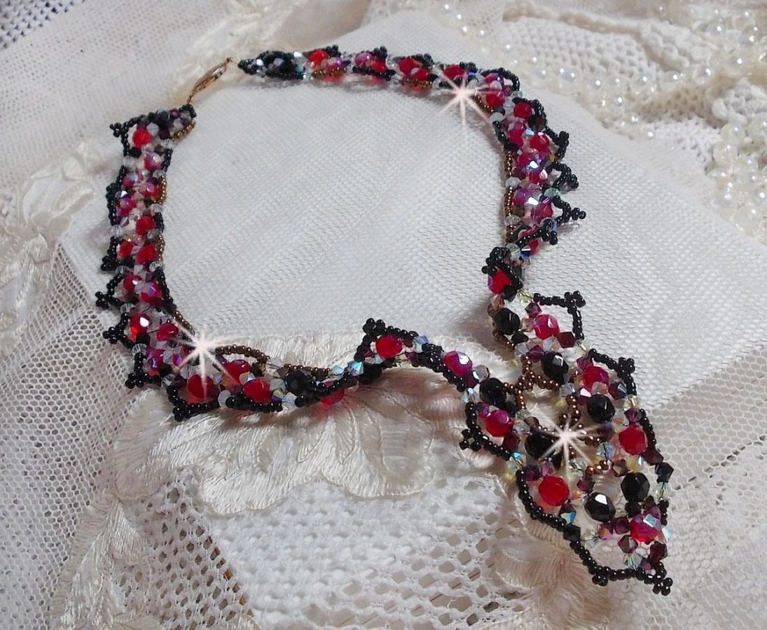 Colar de rubi e preto com facetas de cristal Swarovski e fiadeiras