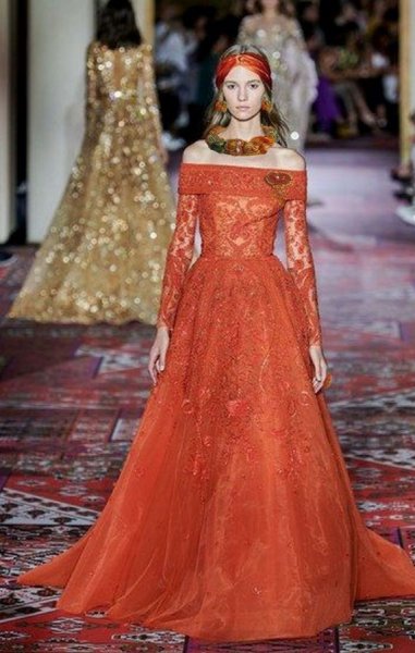 Colar Rumba Haute-Couture bordado com shibori de seda, bigode e cristais Swaroski