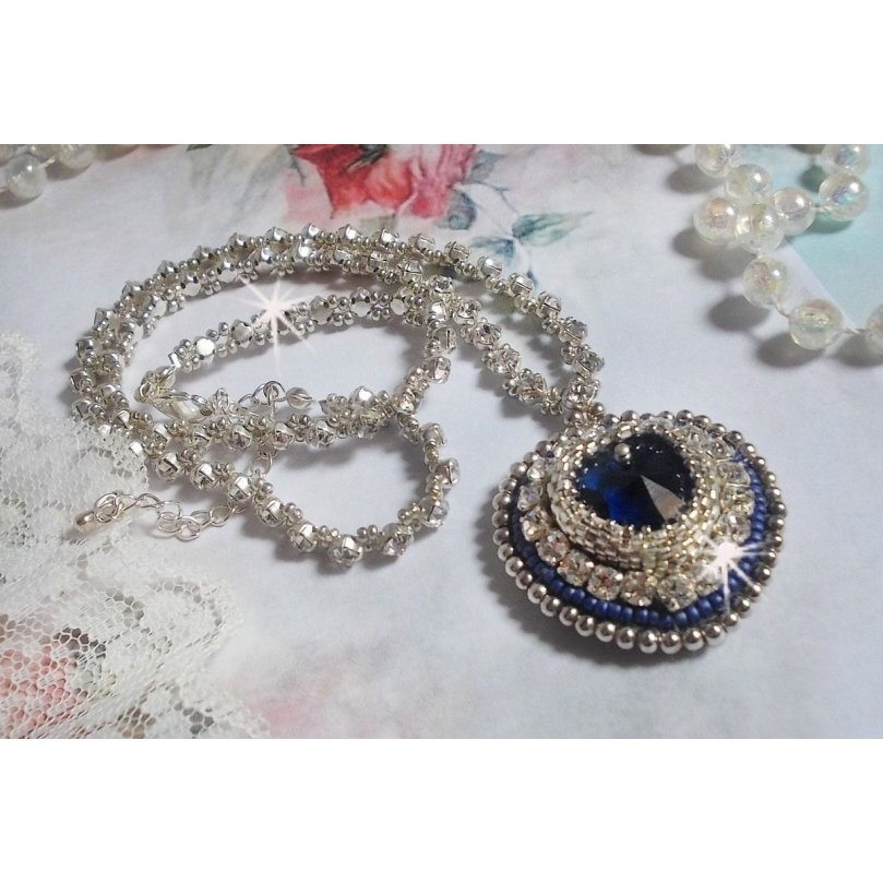 Colar safira azul com coração de cristal Swarovski, contas de prata Miyuki, luneta, fecho de prata 925/1000 e corrente de extensão