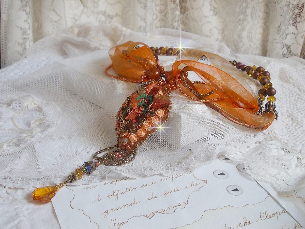 Souffle d'Automne Chic Pingente etnico, bordado com pérolas e cristal Swarovski 