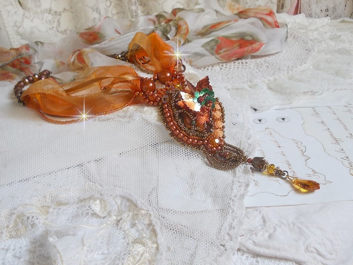 Souffle d'Automne Chic Pingente etnico, bordado com pérolas e cristal Swarovski 