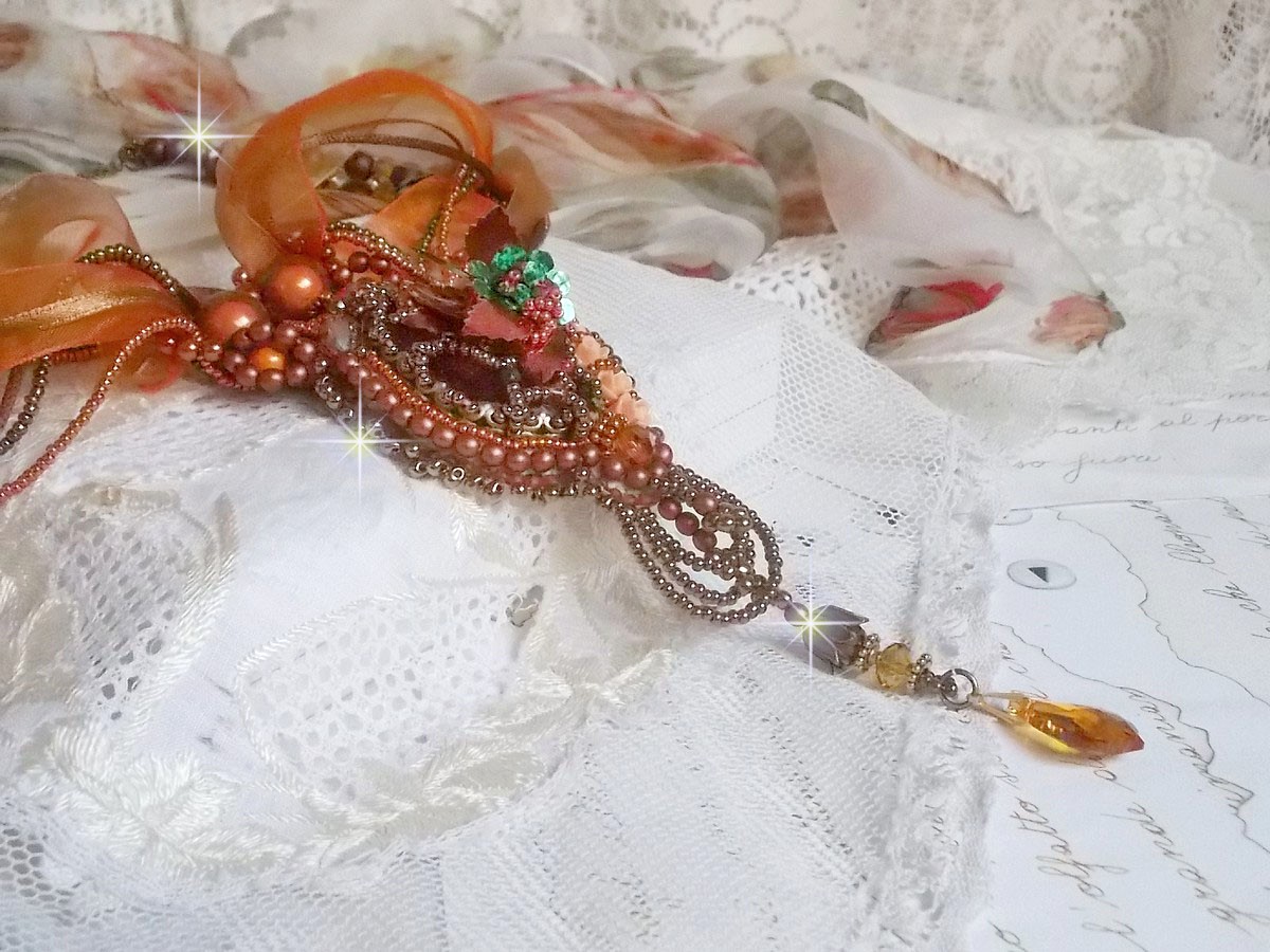 Souffle d'Automne Chic Pingente etnico, bordado com pérolas e cristal Swarovski 