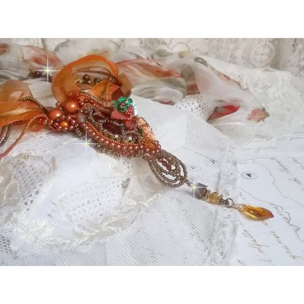 Souffle d'Automne Chic Pingente etnico, bordado com p&eacute;rolas e cristal Swarovski 