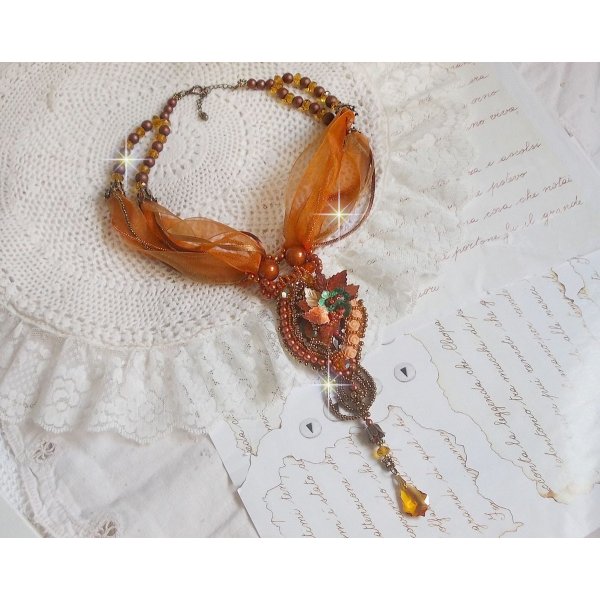 Souffle d'Automne Chic Pingente etnico, bordado com p&eacute;rolas e cristal Swarovski 