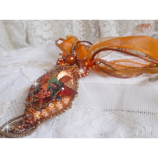 Souffle d'Automne Chic Pingente etnico, bordado com p&eacute;rolas e cristal Swarovski 