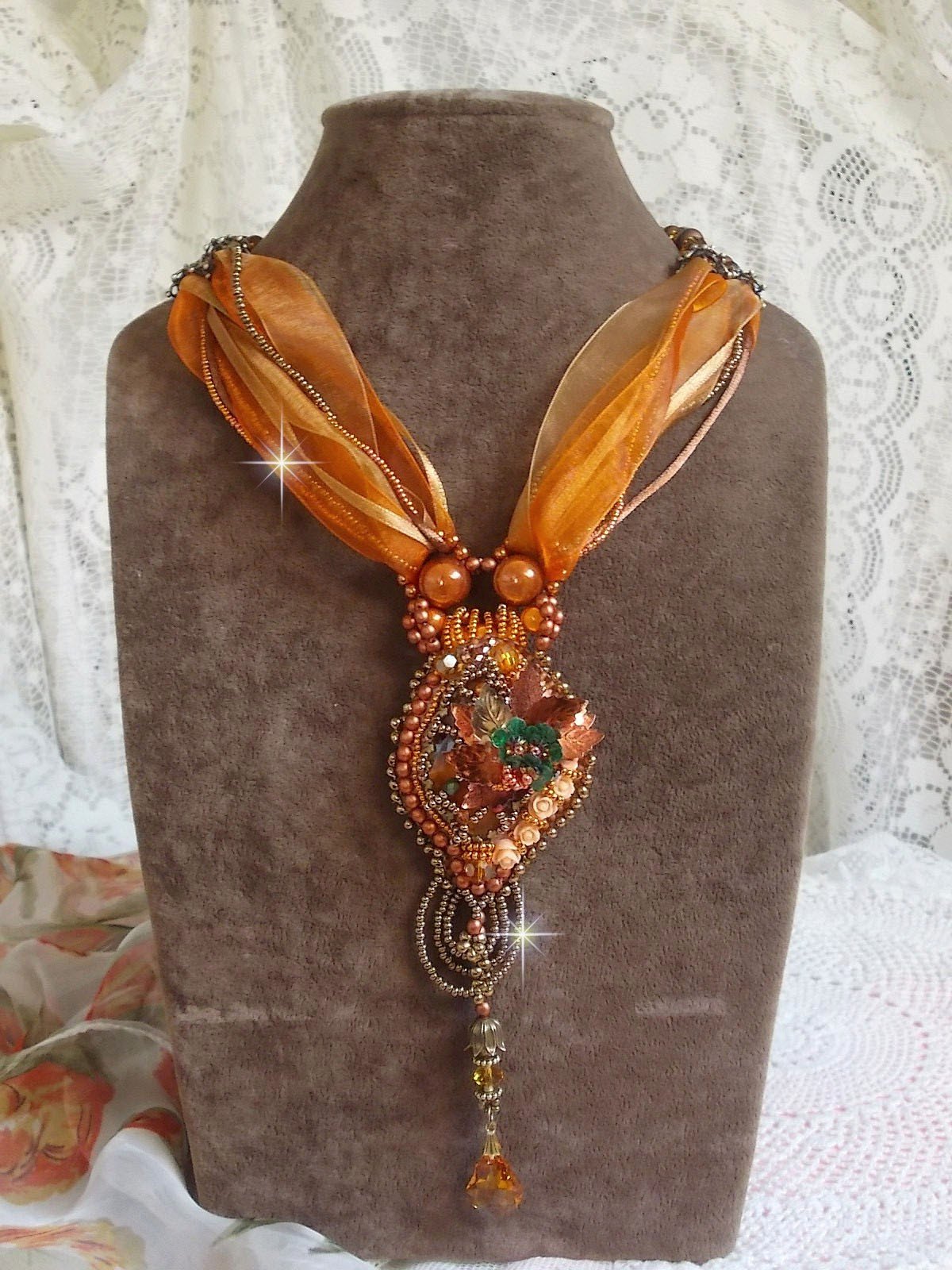 Souffle d'Automne Chic Pingente etnico, bordado com pérolas e cristal Swarovski 