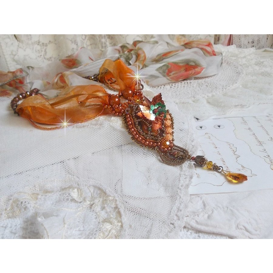 Souffle d'Automne Chic Pingente etnico, bordado com pérolas e cristal Swarovski 