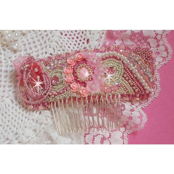 Pente Magnólia bordada com cristais Swarovski, contas de resina e contas de sementes Miyuki