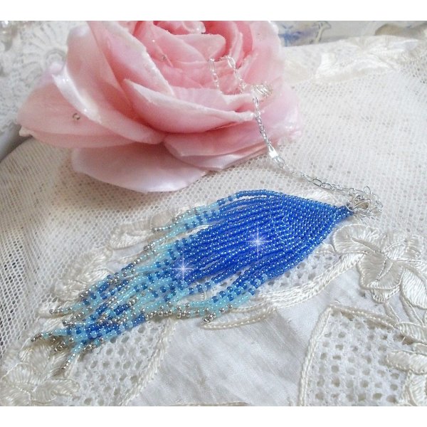 Pingente Soft Blue Dreams Pendant criado com contas de sementes Sky Blue, Sapphire, Silver quality seed beads com acess&oacute;rios 925/1000 Sterling Silver