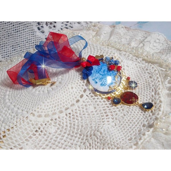 Pendentif Flamenca, cabochon &eacute;maill&eacute; de fleurs Bleues, roses r&eacute;sines, nacre abalone et jade Rouges, poires Zirconium et cristaux Bleu-Marine, breloques, pendentif r&eacute;sine &eacute;poxy, un style Flamenco