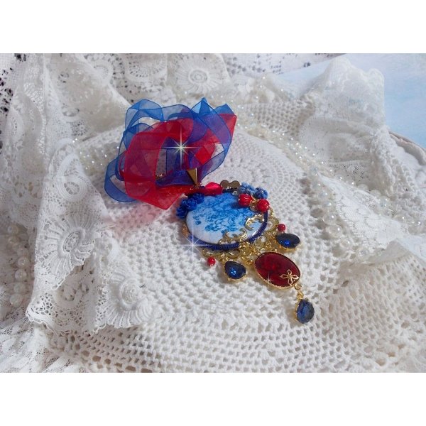 Pendentif Flamenca, cabochon &eacute;maill&eacute; de fleurs Bleues, roses r&eacute;sines, nacre abalone et jade Rouges, poires Zirconium et cristaux Bleu-Marine, breloques, pendentif r&eacute;sine &eacute;poxy, un style Flamenco