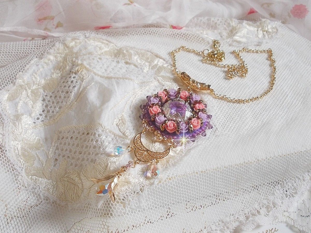 Colar pingente Ice Purple bordado com cristais Swarovski 