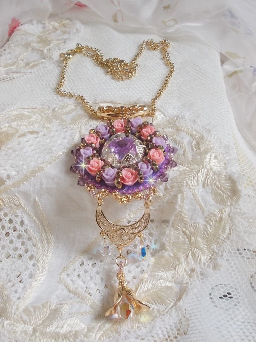Colar pingente Ice Purple bordado com cristais Swarovski 