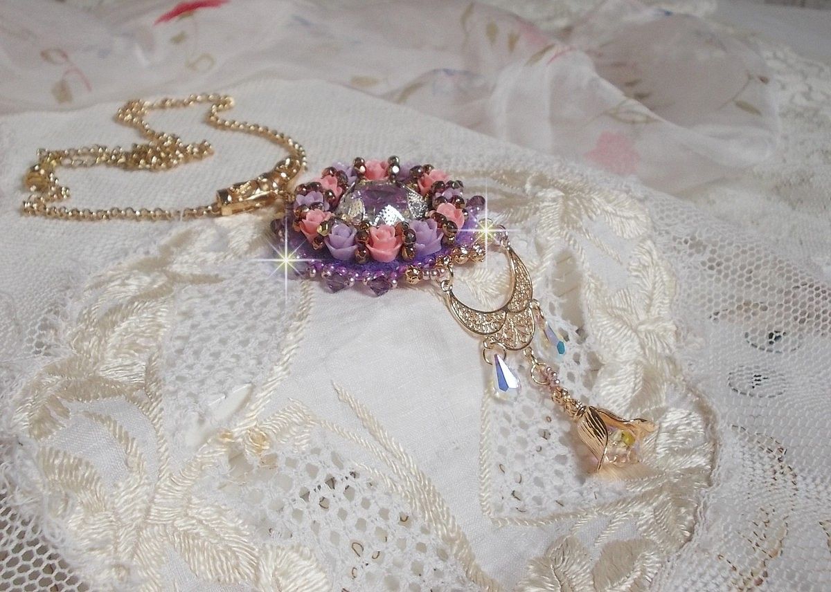 Colar pingente Ice Purple bordado com cristais Swarovski 