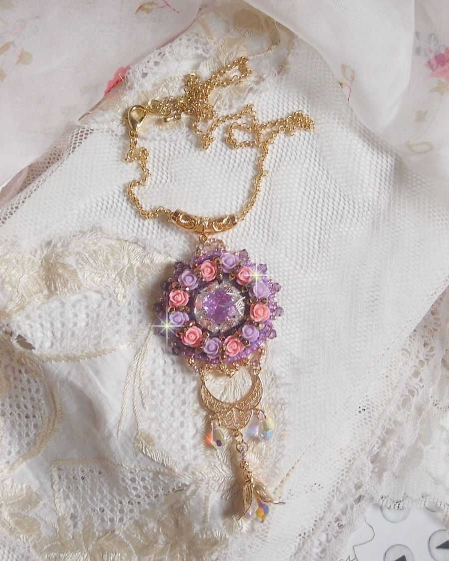 Colar pingente Ice Purple bordado com cristais Swarovski 