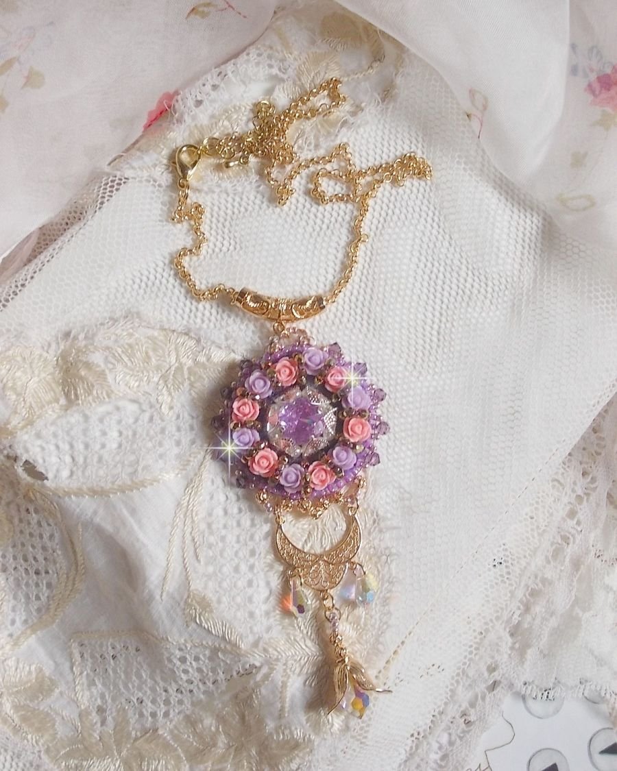 Colar pingente Ice Purple bordado com cristais Swarovski 