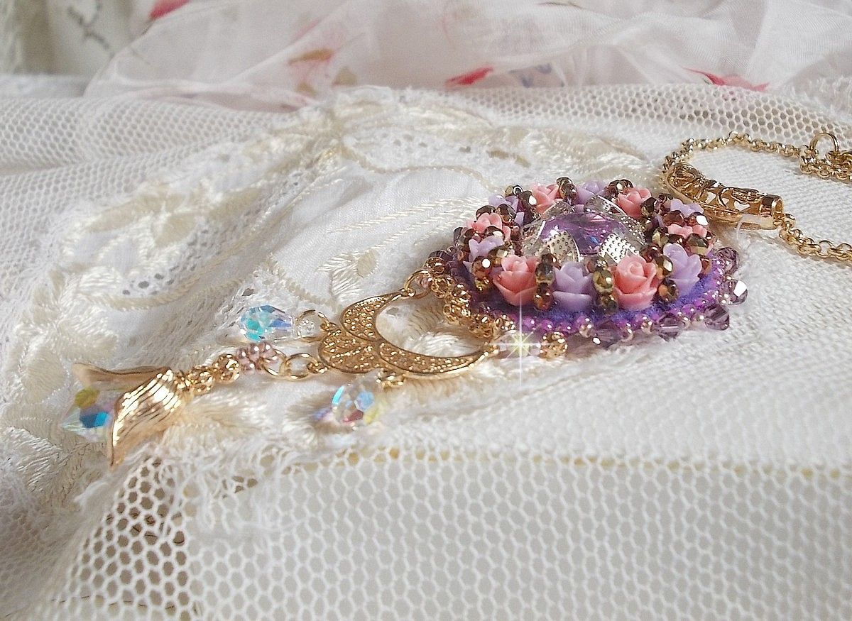 Colar pingente Ice Purple bordado com cristais Swarovski 