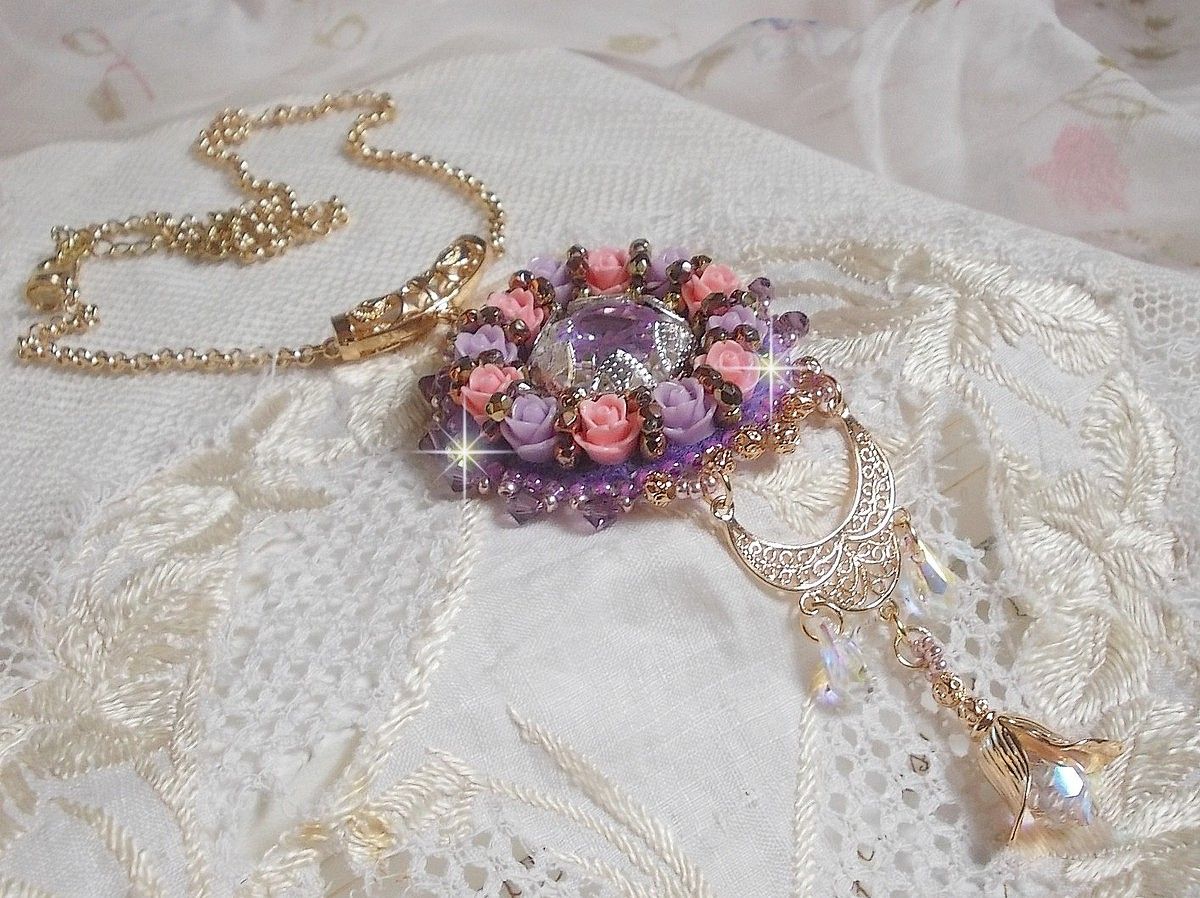 Colar pingente Ice Purple bordado com cristais Swarovski 