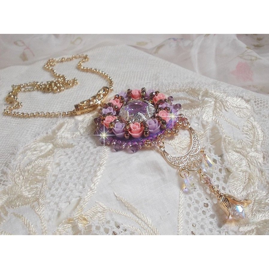 Colar pingente Ice Purple bordado com cristais Swarovski 