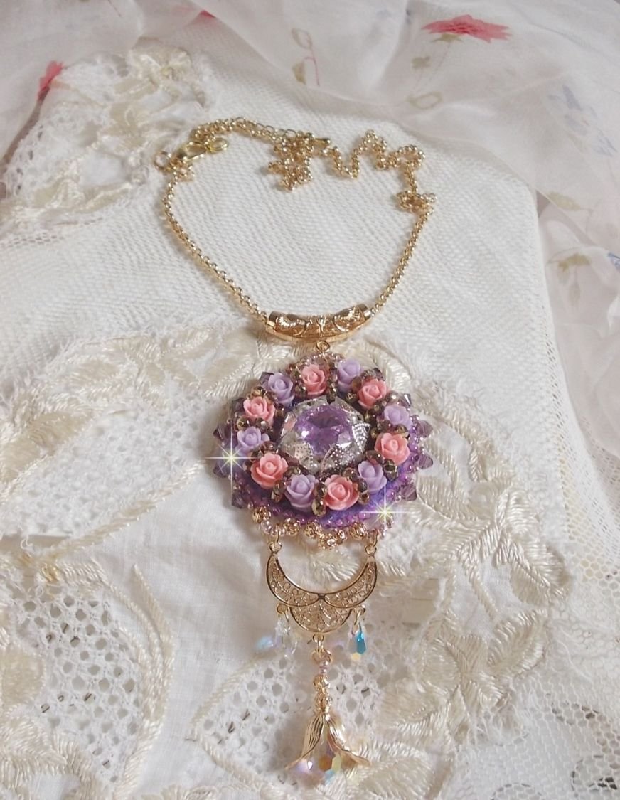 Colar pingente Ice Purple bordado com cristais Swarovski 