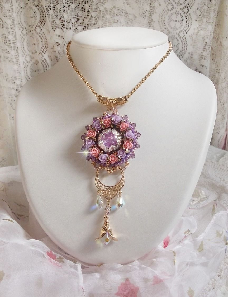 Colar pingente Ice Purple bordado com cristais Swarovski 