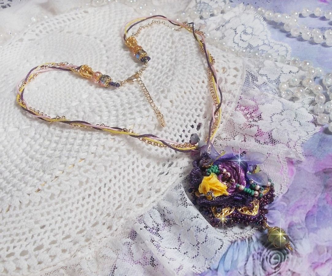 Pingente Lady Romantic bordado com renda roxa, acessórios banhados a ouro, contas de sementes Miyuki, contas de várias qualidades