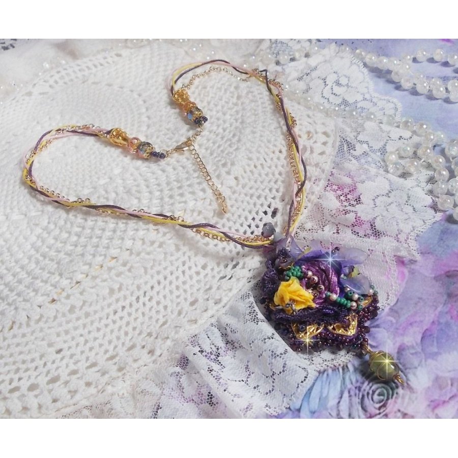 Pingente Lady Romantic bordado com renda roxa, acessórios banhados a ouro, contas de sementes Miyuki, contas de várias qualidades