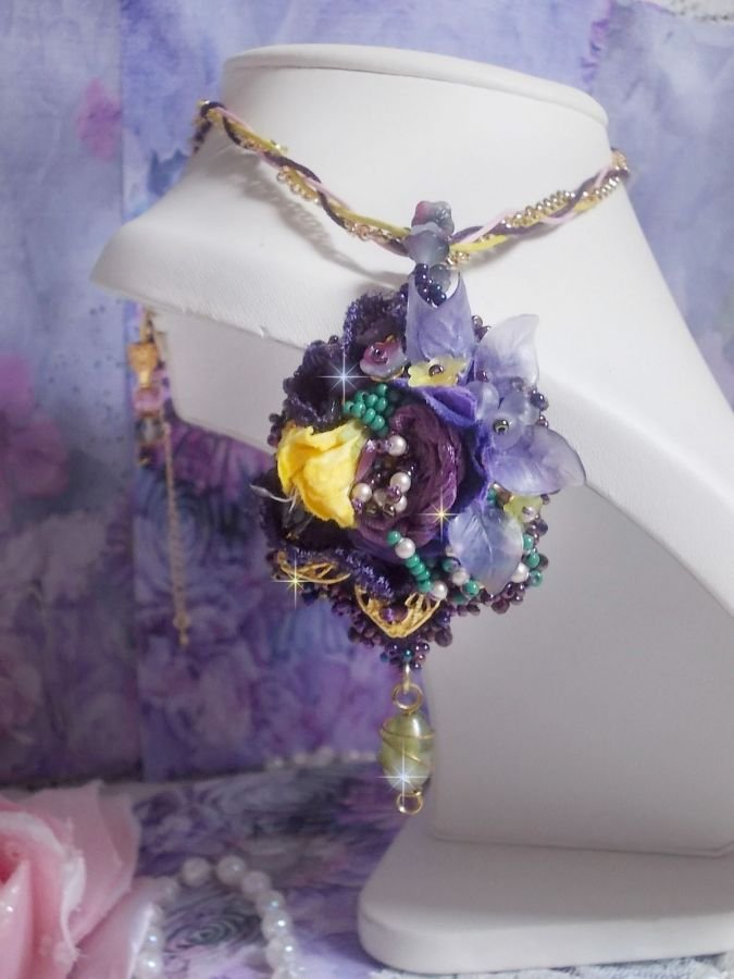 Pingente Lady Romantic bordado com renda roxa, acessórios banhados a ouro, contas de sementes Miyuki, contas de várias qualidades