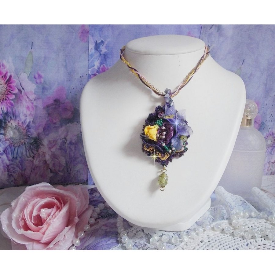 Pingente Lady Romantic bordado com renda roxa, acessórios banhados a ouro, contas de sementes Miyuki, contas de várias qualidades