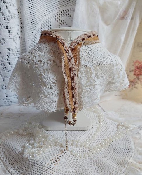 Reflets de Ros&eacute;e colar pendente, p&eacute;rolas de p&eacute;rolas, cristal Swarovski e renda.