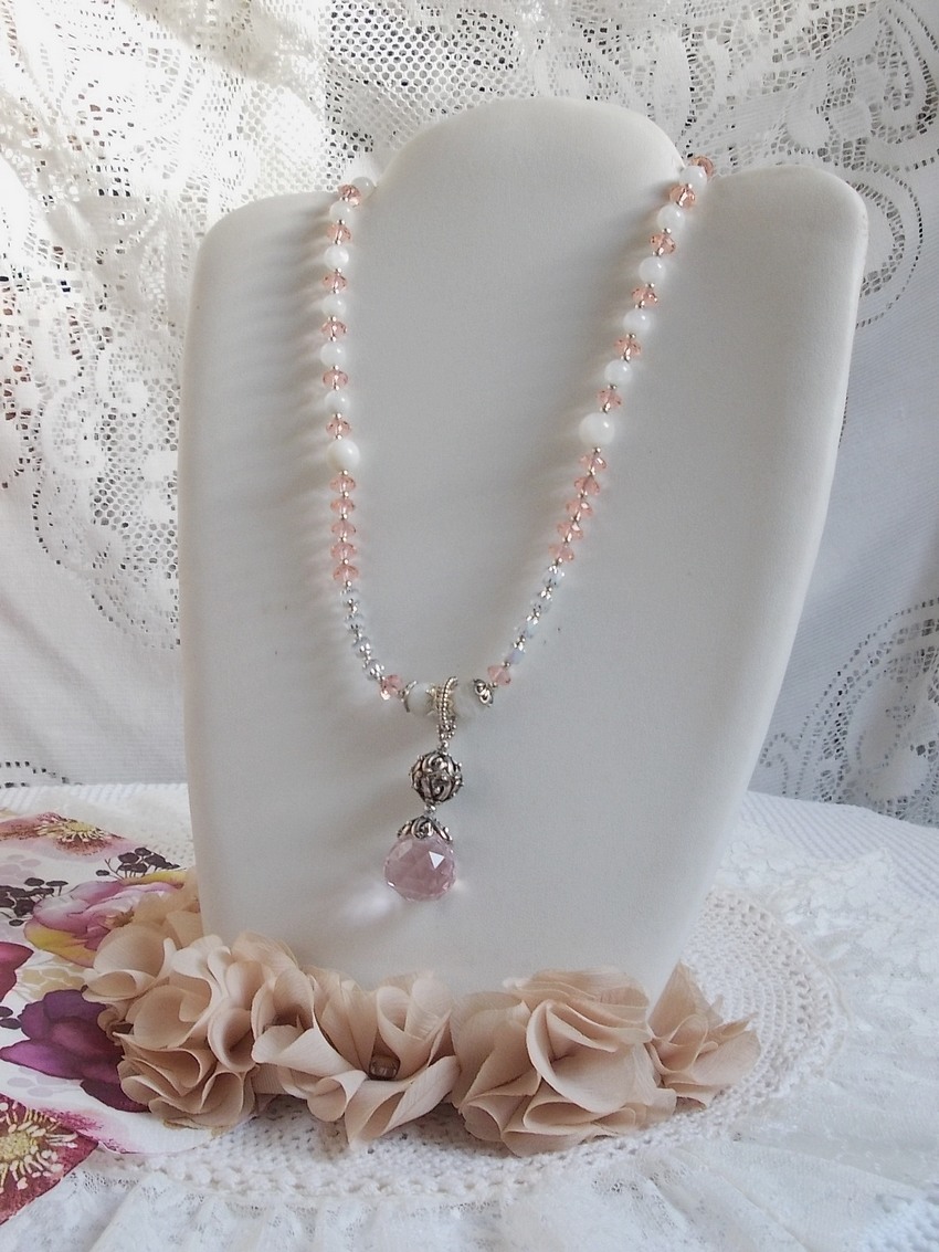 Colar pendente Rosa Irisée bordado com cristais Swarovski, prata 925 e pedras lunares